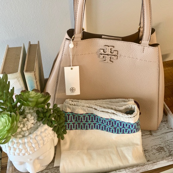Tory Burch Handbags - 💐TORY BURCH MCGRAW CARRYALL TOTE NWT💐